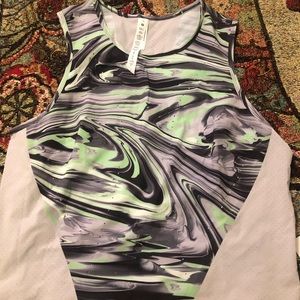 Lululem running shirt w tag never worn.